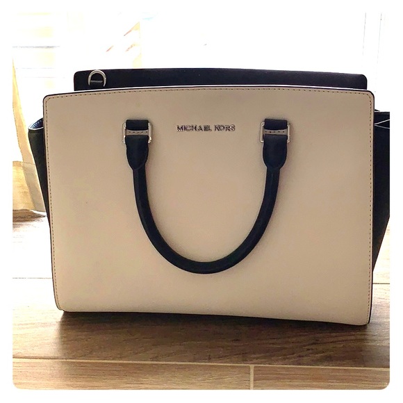 Michael Kors black and white purse mint condition